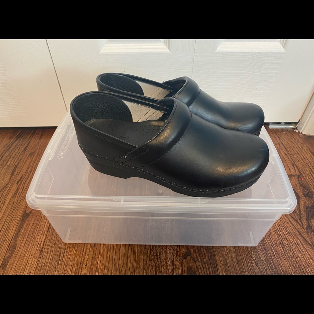 Dansko Clogs doctor/nurse clogs